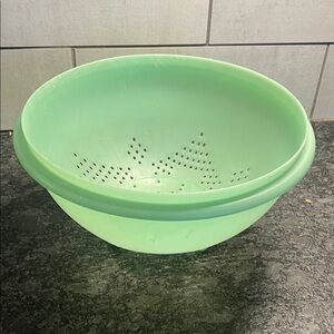 9” Green Plastic Colander by Tupperware. Vintage